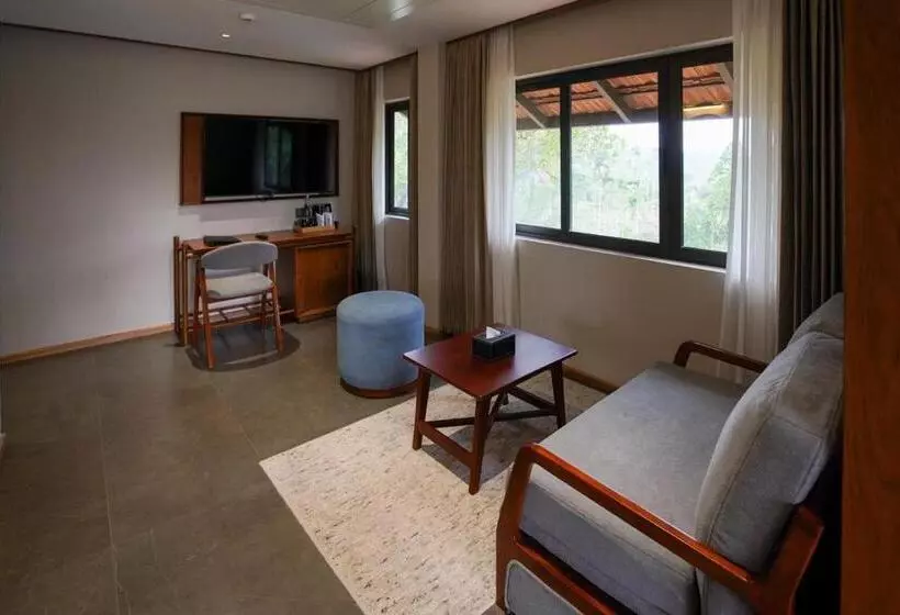 Lomakeskus Sterling Lontano Waterfront Wayanad