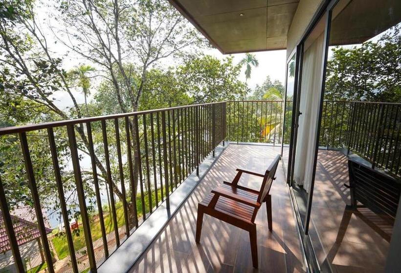 Resort Sterling Lontano Waterfront Wayanad