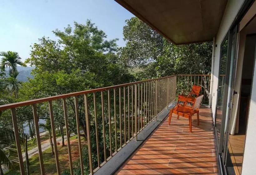 Lomakeskus Sterling Lontano Waterfront Wayanad