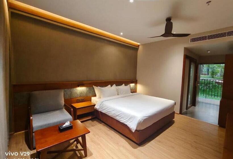 Resort Sterling Lontano Waterfront Wayanad