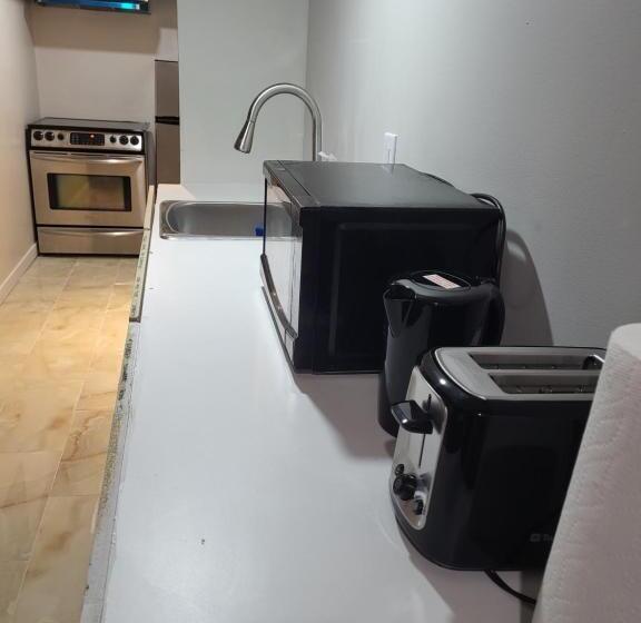 Pensionat Cozy Room Basement With Separate Entrance