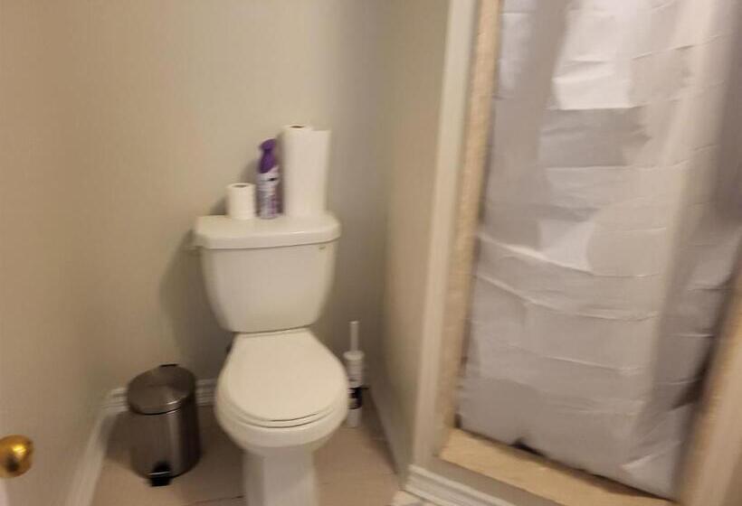 Pensionat Cozy Room Basement With Separate Entrance