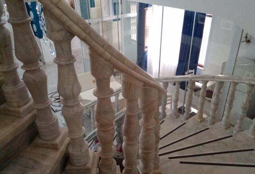 پانسیون Jeanne D Arc