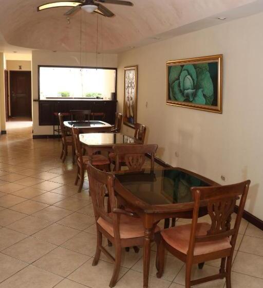 پانسیون Nesthost Stay