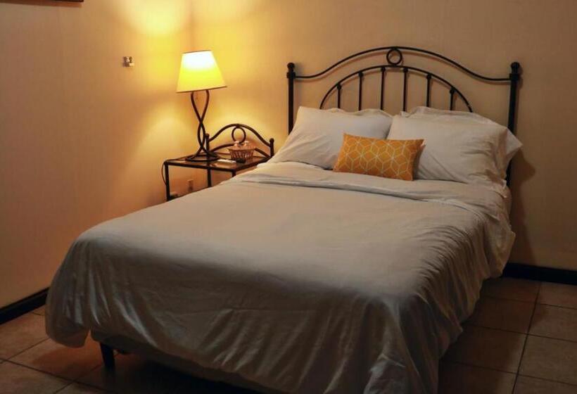 پانسیون Nesthost Stay