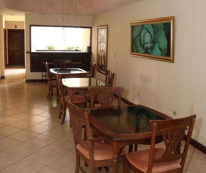 پانسیون Nesthost Stay