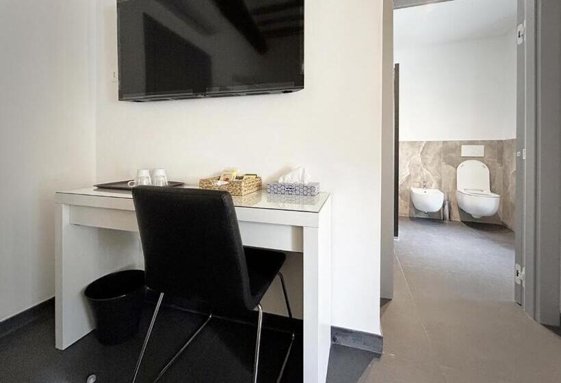 بنسيون New Moon Prione