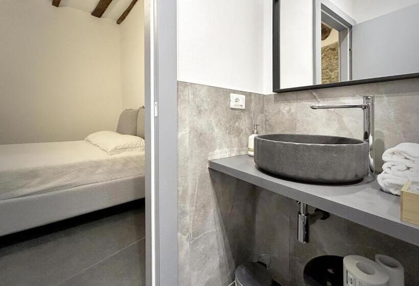 بنسيون New Moon Prione