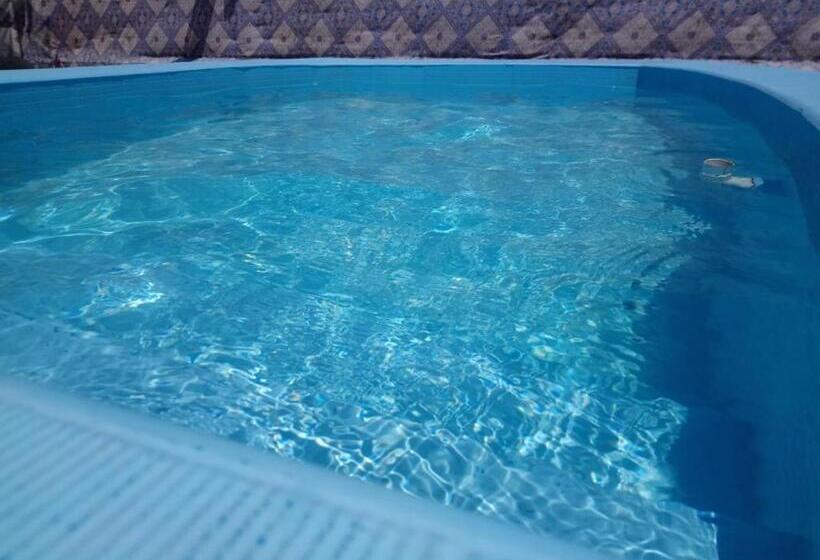 تختخواب و صبحانه Susan S Guest House