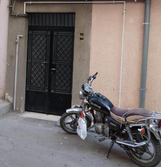 تختخواب و صبحانه Susan S Guest House