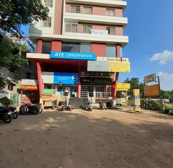 Отель Asian International