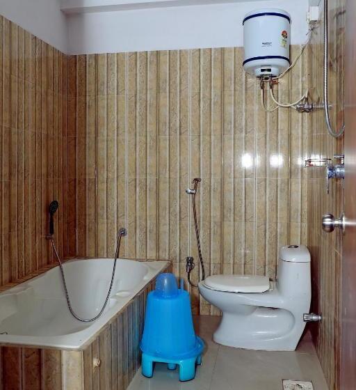 Отель Asian International