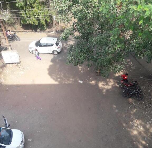 Отель Asian International