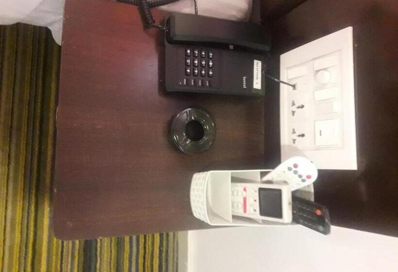 Отель Asian International