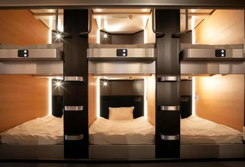 カプセルホテル Plaza East Cabin For Men Only