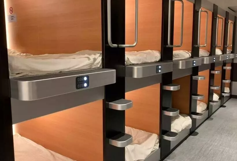 カプセルホテル Plaza East Cabin For Men Only