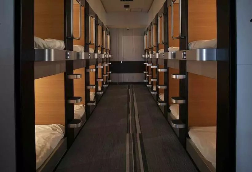 カプセルホテル Plaza East Cabin For Men Only