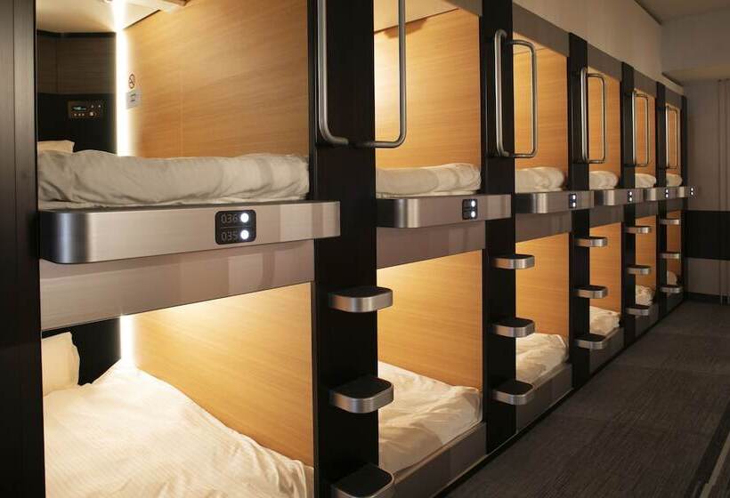 Hotel Capsulă Plaza East Cabin For Men Only