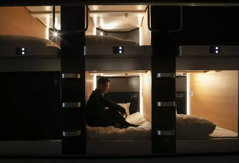 カプセルホテル Plaza East Cabin For Men Only