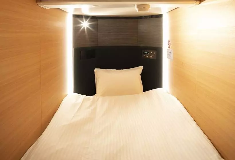 カプセルホテル Plaza East Cabin For Men Only