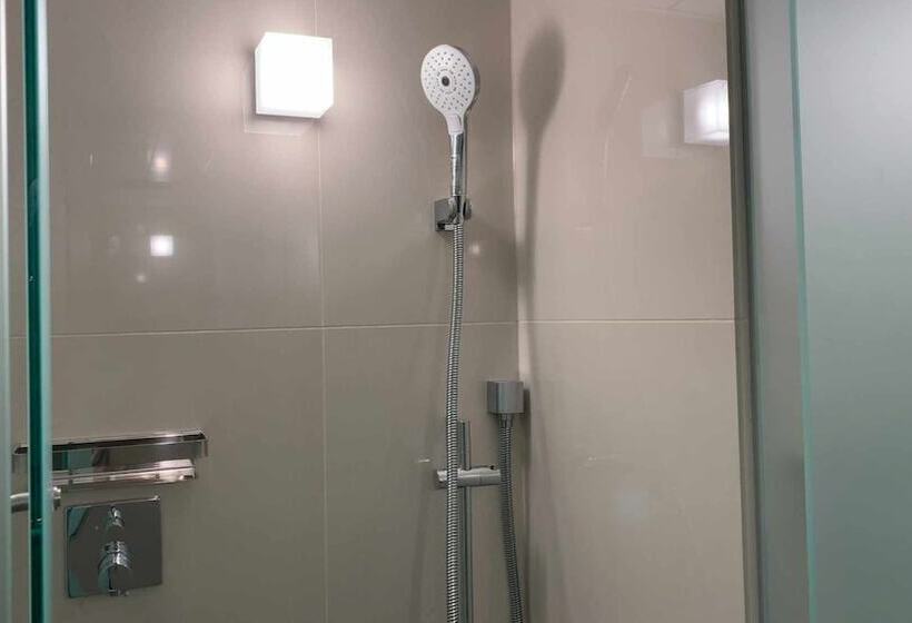 Hotel Capsulă Plaza East Cabin For Men Only