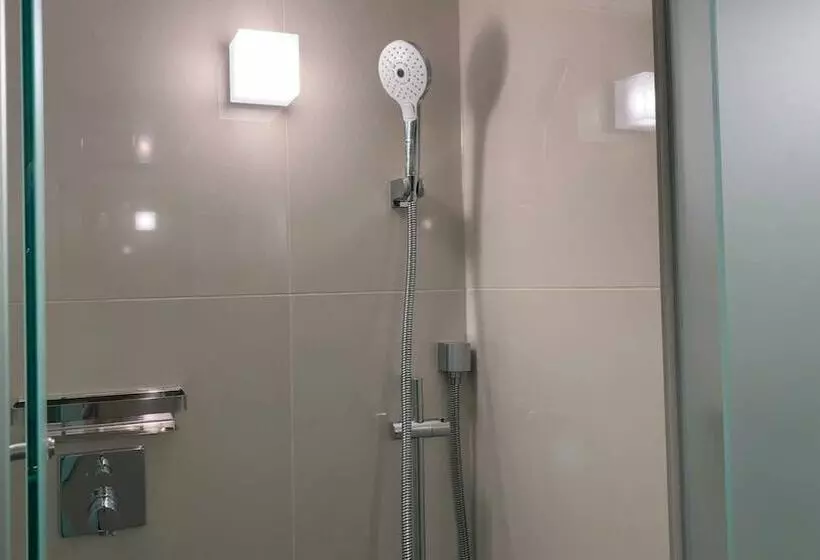 カプセルホテル Plaza East Cabin For Men Only