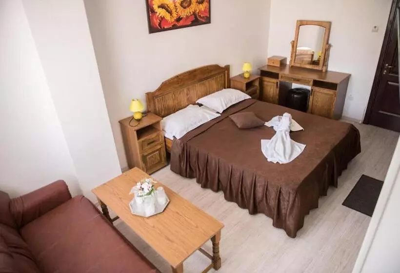 Hotel Dynes