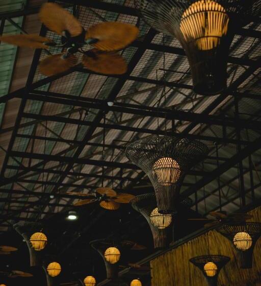 Hotel Monkeys Canopy Resort