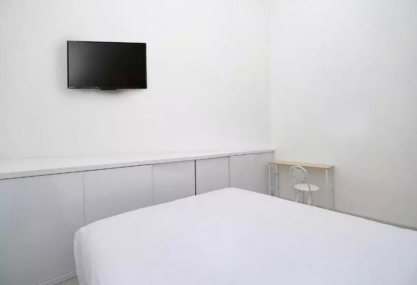 ホテル Oyo Life 2491 Omah Puspa