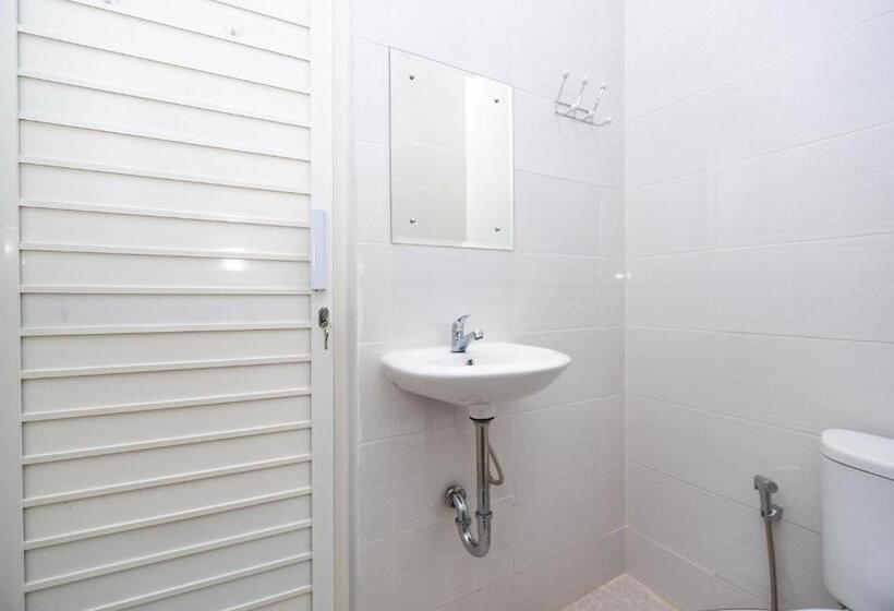 فندق Oyo Life 2491 Omah Puspa