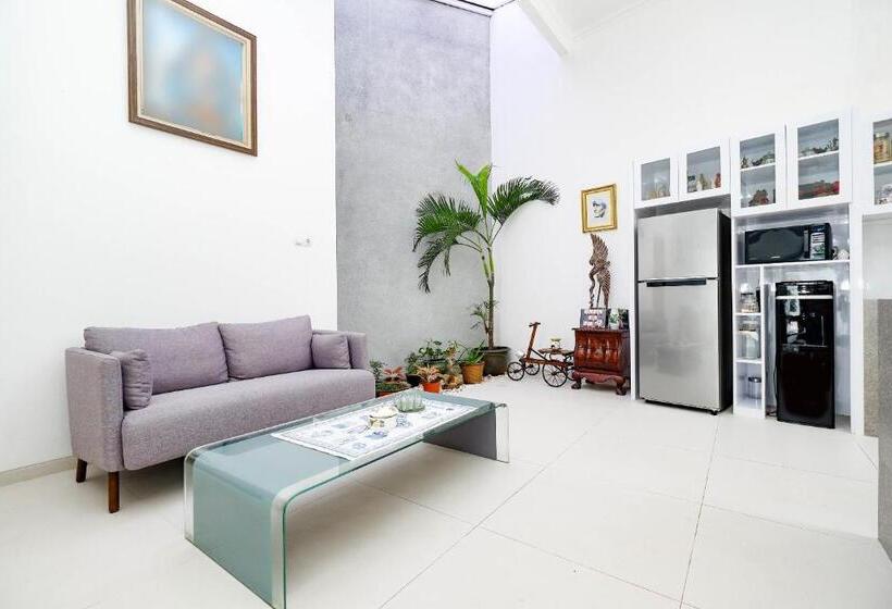 فندق Oyo Life 2491 Omah Puspa