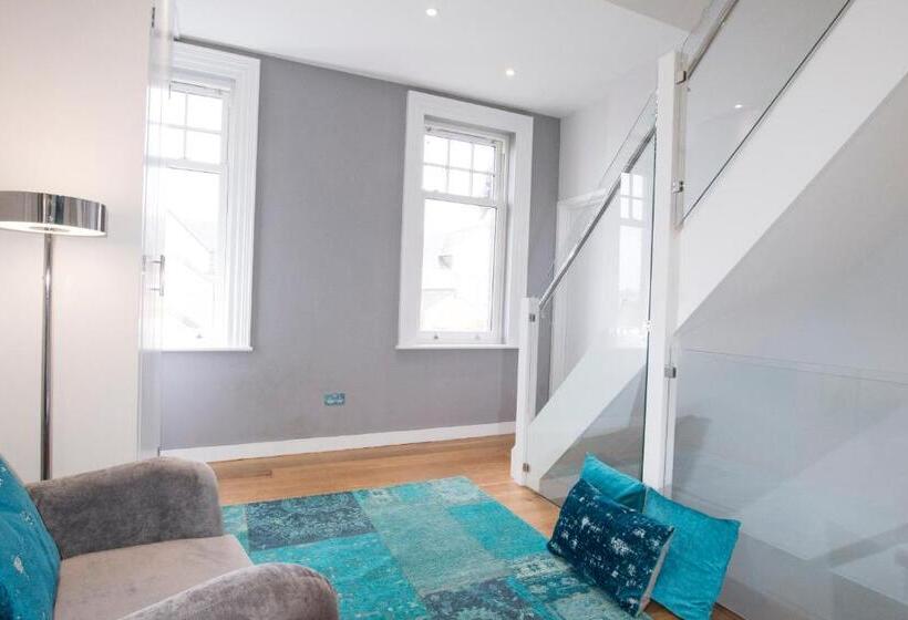 膳宿费 4 Spicer Road