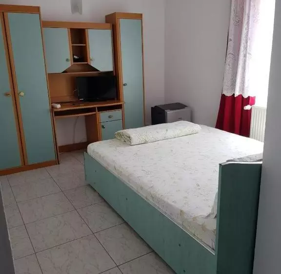 Pensió Casa Adina