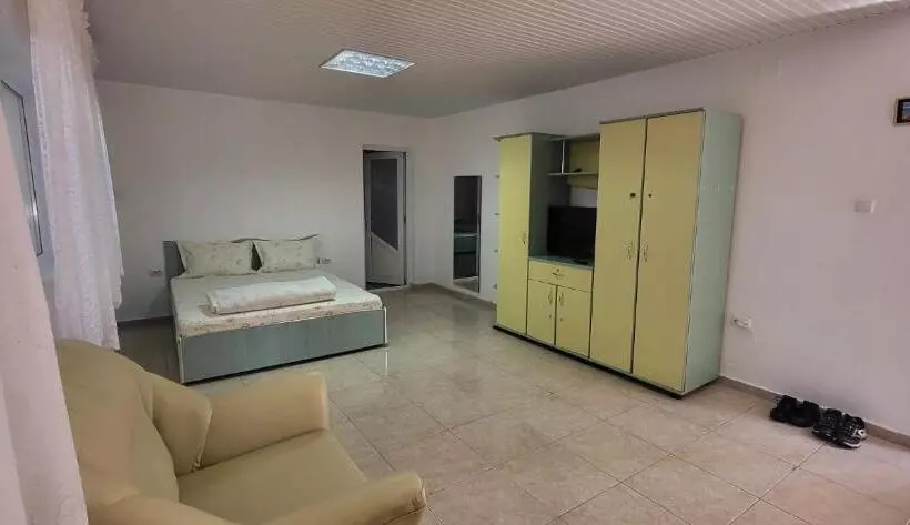 Pensió Casa Adina