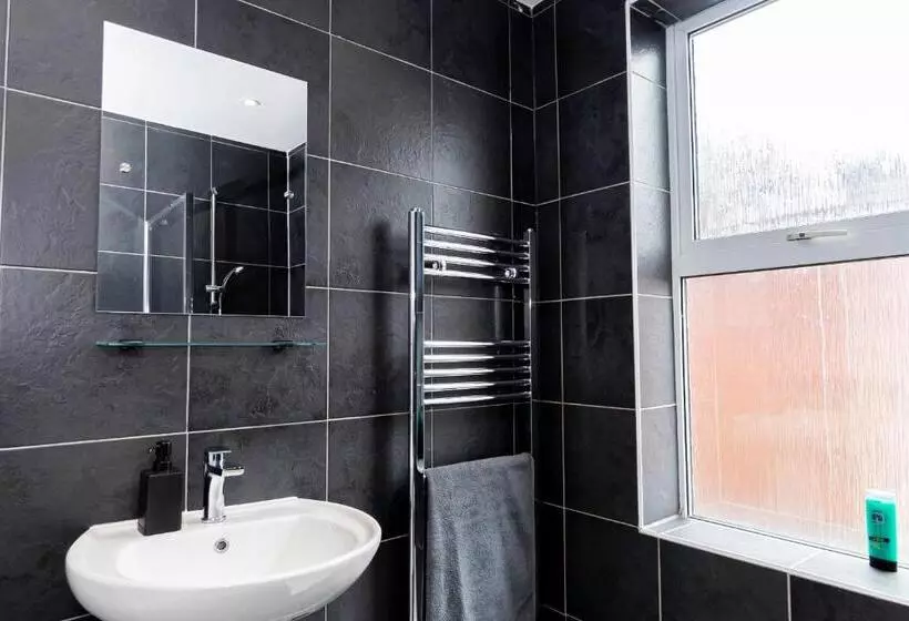 ペンション Shirley House 5, Guest House, Self Catering, Self Check In With Smart Locks, Use Of Fully Equipped K