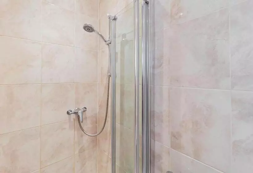 ペンション Shirley House 5, Guest House, Self Catering, Self Check In With Smart Locks, Use Of Fully Equipped K