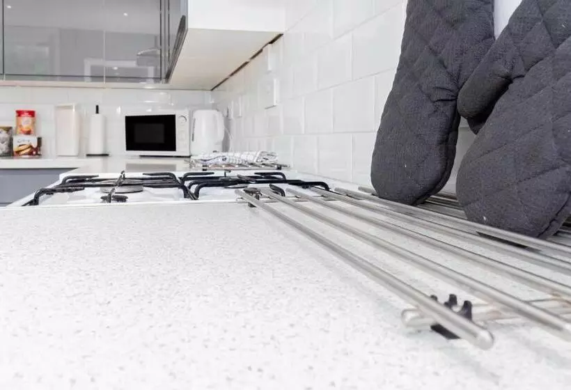 ペンション Shirley House 5, Guest House, Self Catering, Self Check In With Smart Locks, Use Of Fully Equipped K