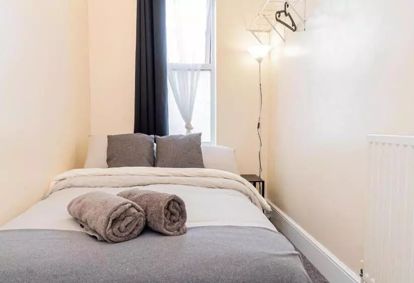 ペンション Shirley House 5, Guest House, Self Catering, Self Check In With Smart Locks, Use Of Fully Equipped K