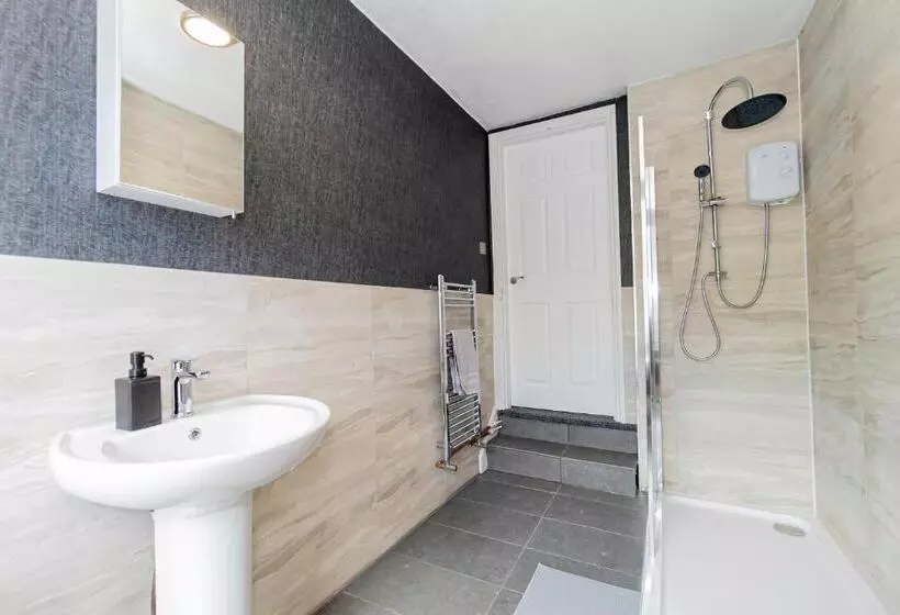 ペンション Shirley House 5, Guest House, Self Catering, Self Check In With Smart Locks, Use Of Fully Equipped K