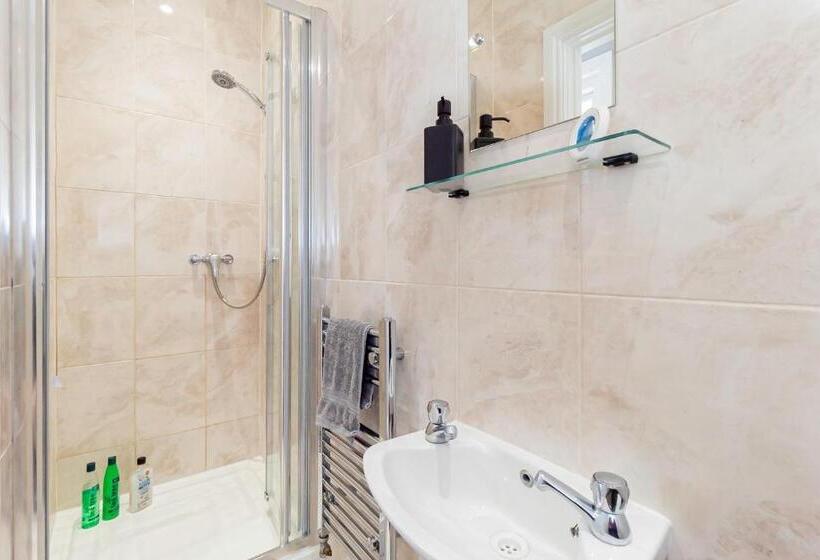 פנסיון Shirley House 5, Guest House, Self Catering, Self Check In With Smart Locks, Use Of Fully Equipped K