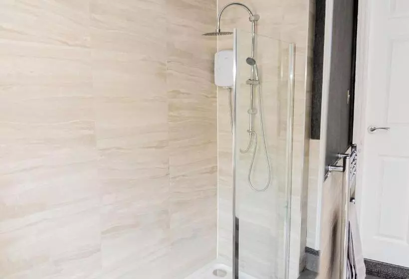 ペンション Shirley House 5, Guest House, Self Catering, Self Check In With Smart Locks, Use Of Fully Equipped K