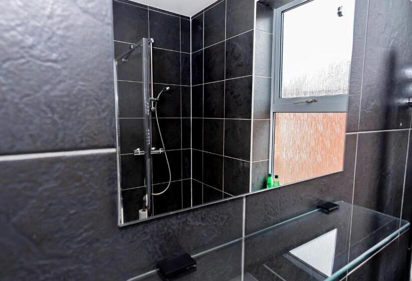 Pensionat Shirley House 5, Guest House, Self Catering, Self Check In With Smart Locks, Use Of Fully Equipped K