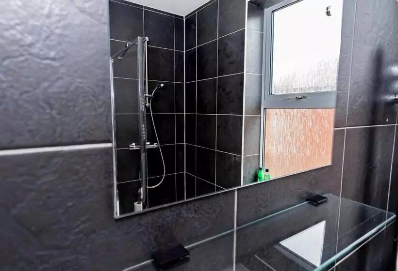 ペンション Shirley House 5, Guest House, Self Catering, Self Check In With Smart Locks, Use Of Fully Equipped K