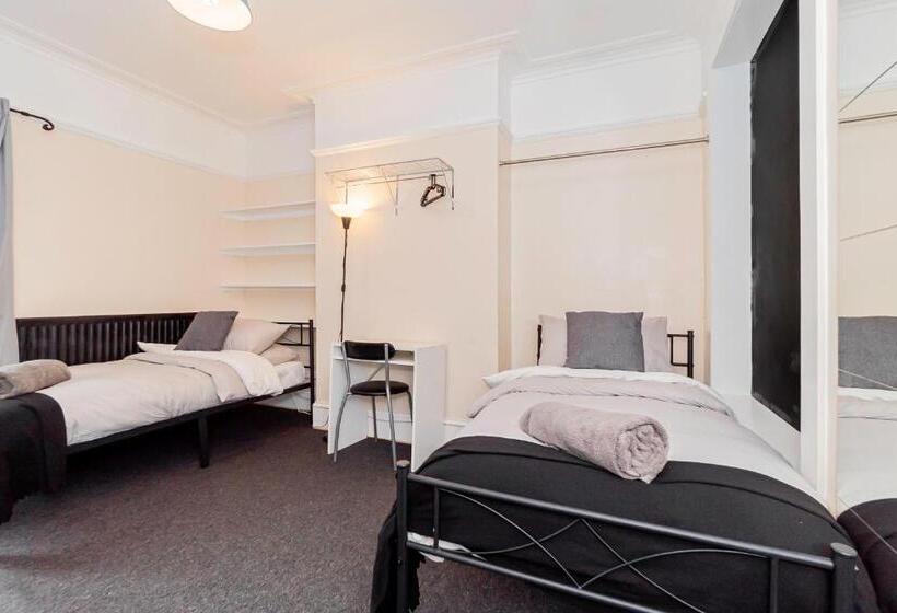 Pensionat Shirley House 5, Guest House, Self Catering, Self Check In With Smart Locks, Use Of Fully Equipped K