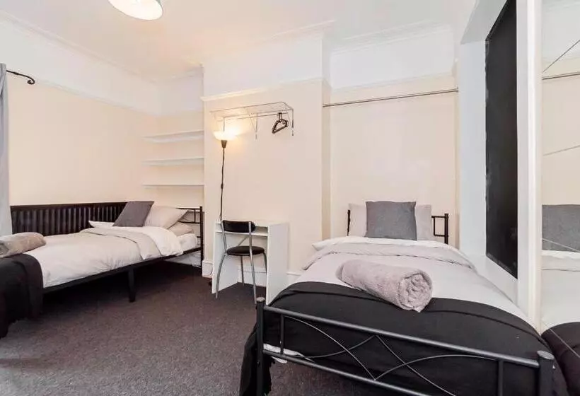 ペンション Shirley House 5, Guest House, Self Catering, Self Check In With Smart Locks, Use Of Fully Equipped K