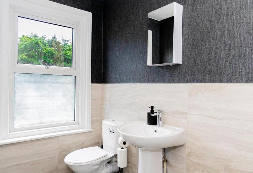 Pensionat Shirley House 5, Guest House, Self Catering, Self Check In With Smart Locks, Use Of Fully Equipped K