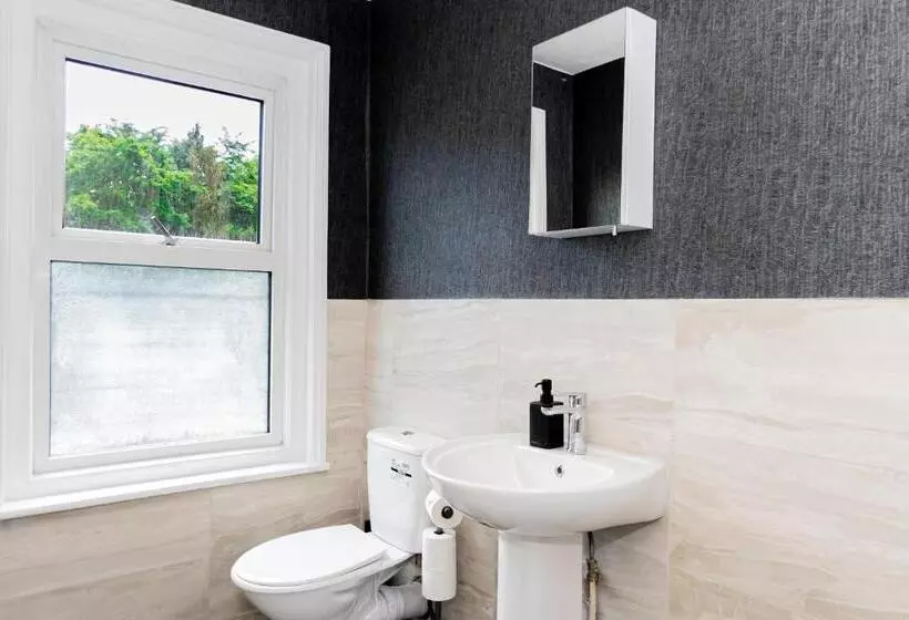 ペンション Shirley House 5, Guest House, Self Catering, Self Check In With Smart Locks, Use Of Fully Equipped K