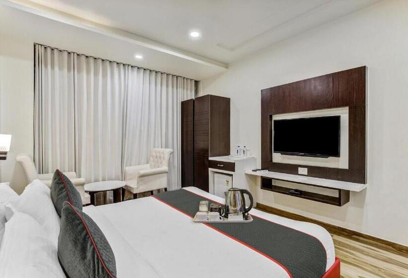 Townhouse 812 Hotel The Grand White