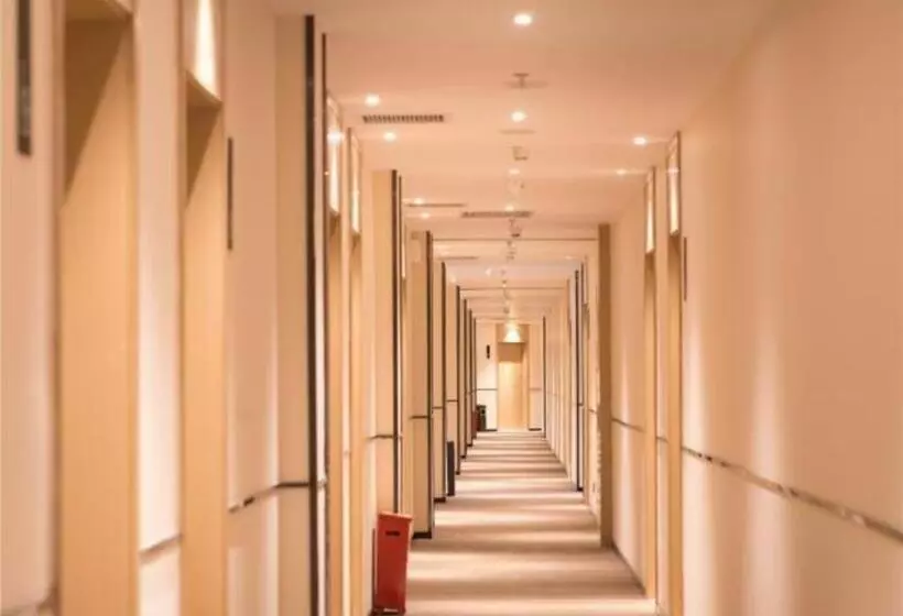 Hotelli City Comfort Inn Chongqing Jiangbei International Airport