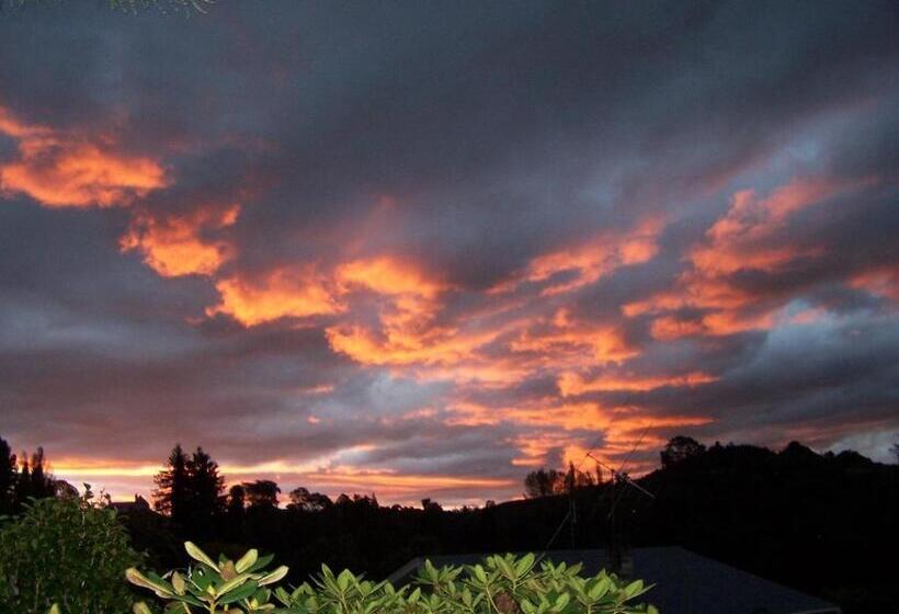 민박 Waitomo Caves Guest Lodge